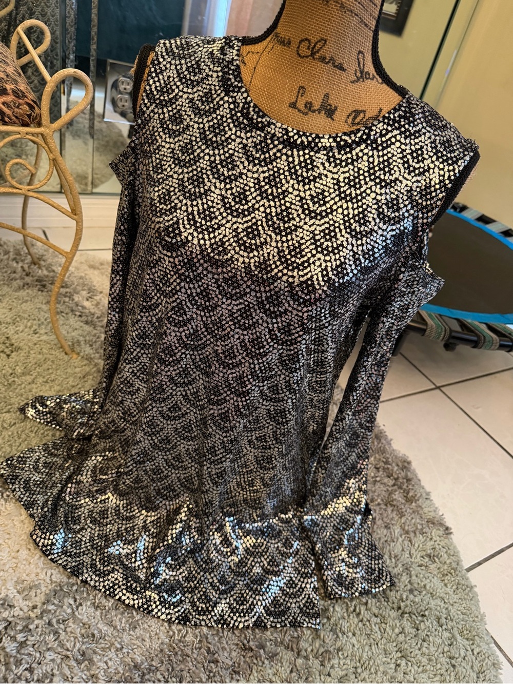 MICHAEL Michael Kors Black & Silver Sequin Cold-Shoulder Long Sleeve Top